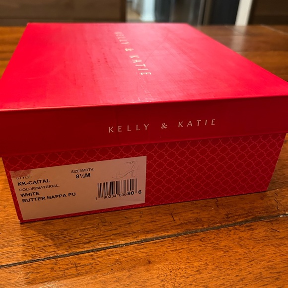 Kelly & Katie Cream Block Heel Sandals - Picture 4 of 7